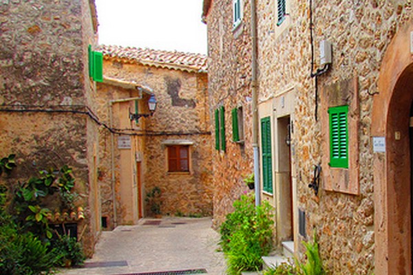 Valldemosa Cheap holidays with PurpleTravel 