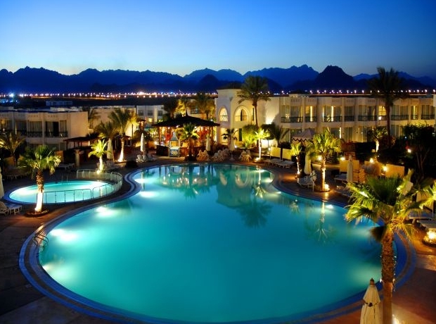 Amazing outdoor swimming pool