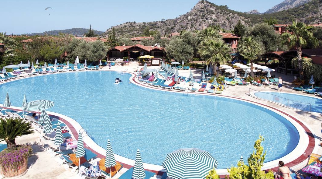 Fantastic outdoor swimming pool