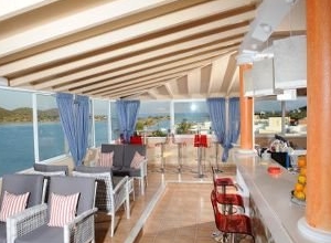 Enjoy your breakfast, lunsh or dinner in the water restaurant of Akti Olous