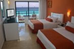 Twin bed room with sea view