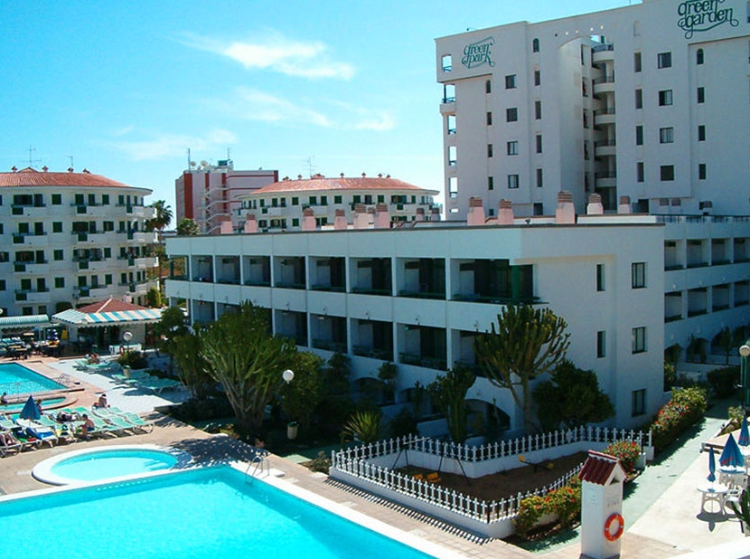 Exterior Green Park Apartments