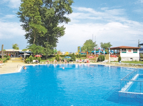 Amazing outdoor swimming pool