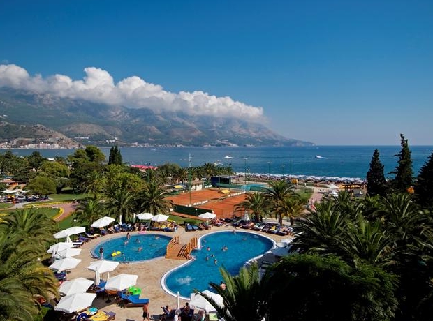 Relax in the beautiful surroundings of Iberostar Bellevue