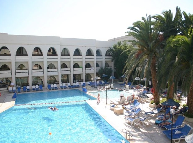 Amazing outdoor swimming pool