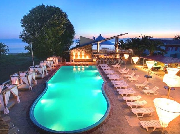 Amazing night pool view