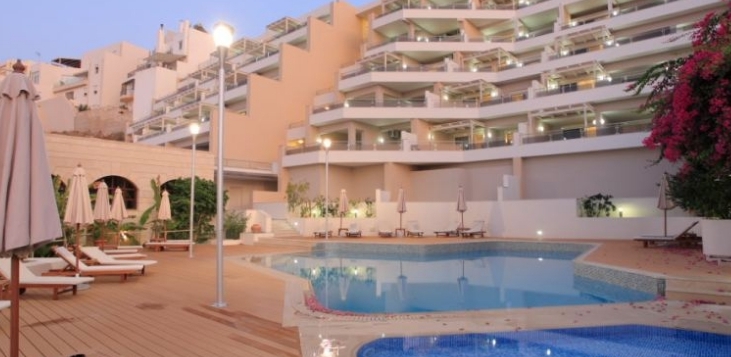 Afternoon pool and suites view