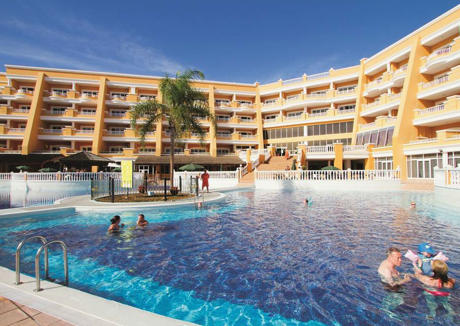 Exterior building & Pool area