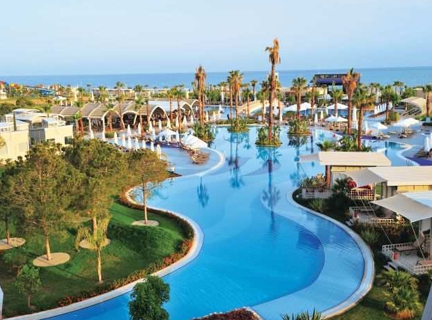 Amazing outdoor swimming pool